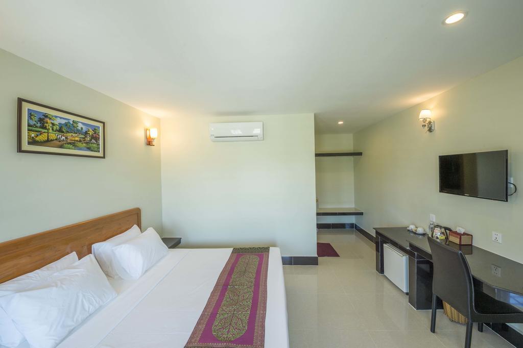 Twin Palms Resort Сиануквиль Экстерьер фото